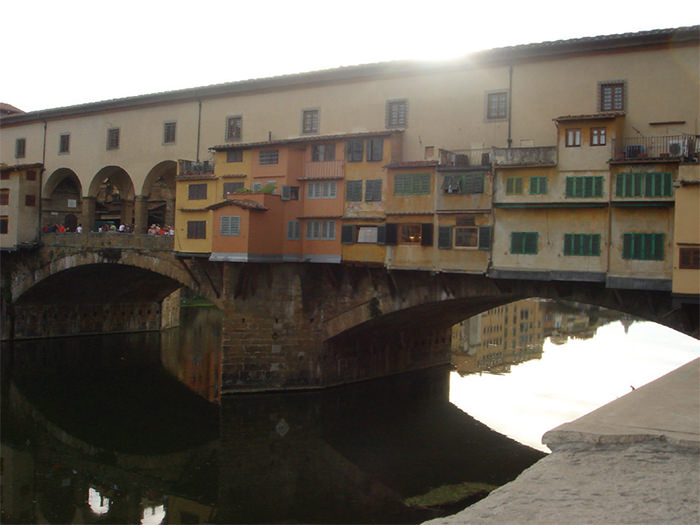 El Ponte Vecchio, donde se halla el busto de Benvenuto Cellini.