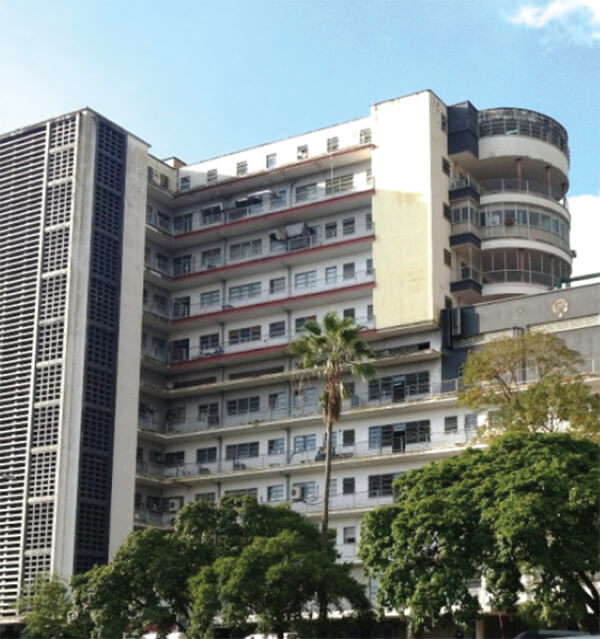 Toma fotográfica del Hospital Universitario de Caracas en la actualidad.