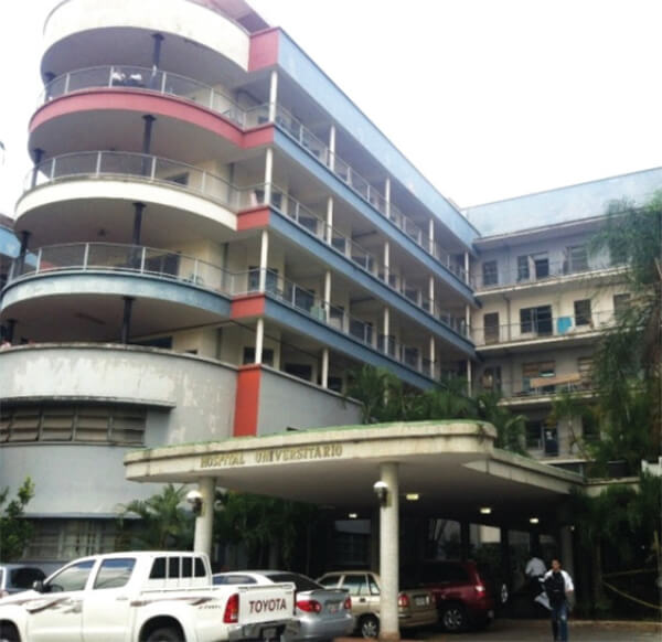 Toma fotográfica del Hospital Universitario de Caracas en la actualidad.