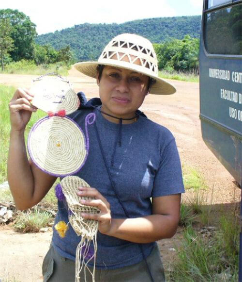 Artesanía elaborada con fibra de Mauritia flexuosa “Moriche”