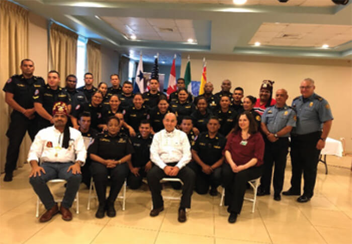 Figura 6. En Panamá se han impartido cursos de atención inicial del quemado en dos oportunidades al cuerpo de bomberos y a médicos generales y especialistas, los cuales son de suma importancia para el traslado y atención inicial del paciente quemado e influyen en su sobrevida.